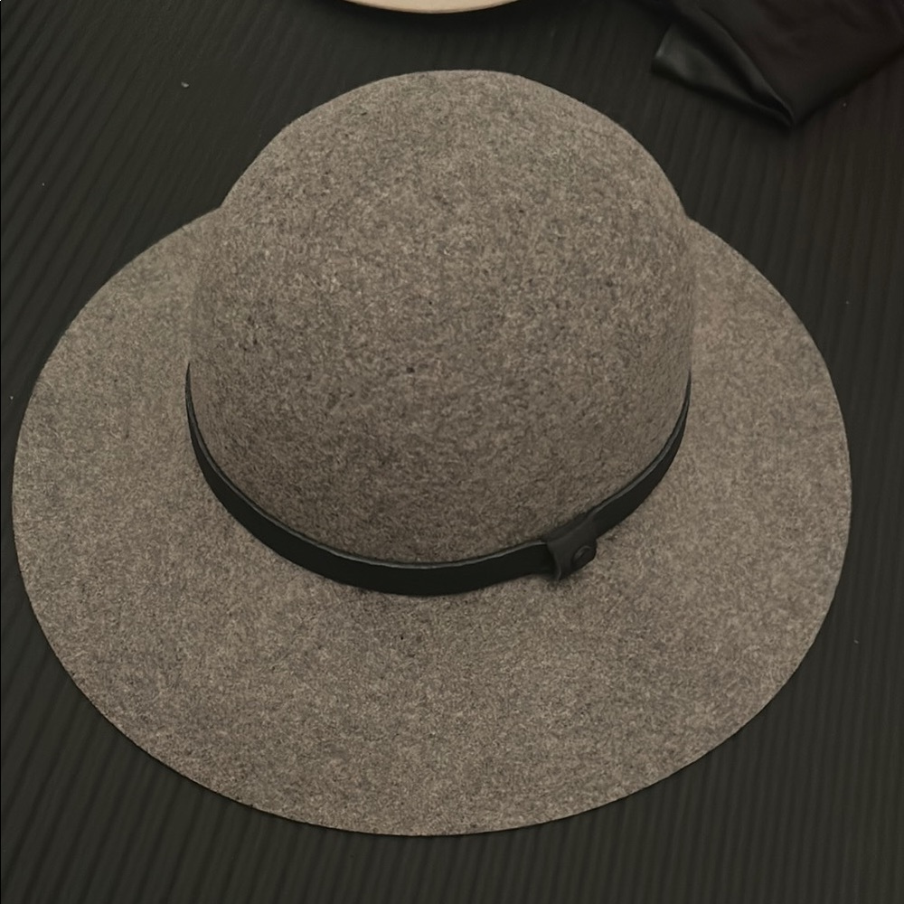 Rag and bone grey hat with black trim detail 
Never worn
